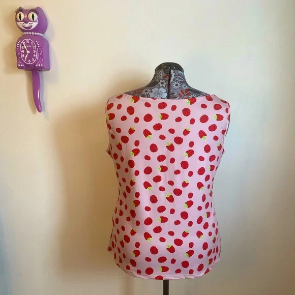 Raspberry Pin Up Top - Picture 3 of 8